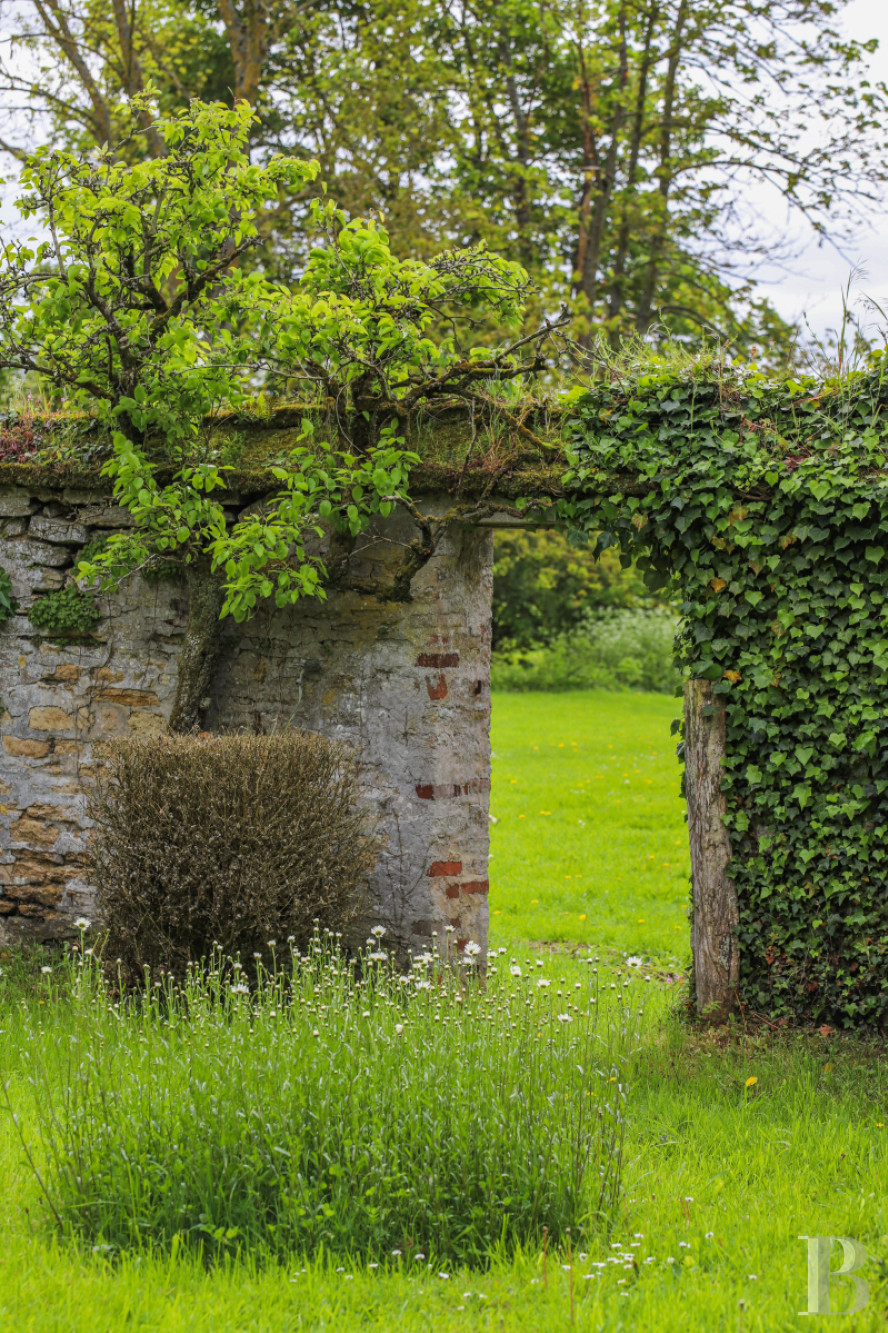 A 19th-century house bordered by a moat, in the Pays d'Auge region, in Normandy  - photo  n°40